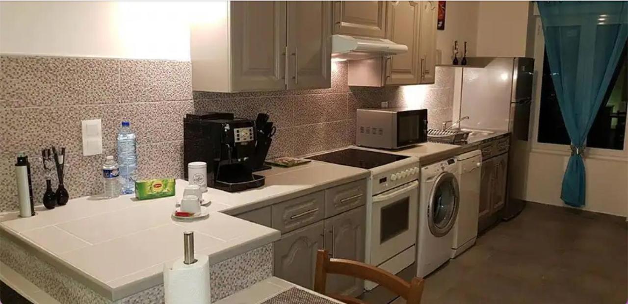 Chez Nous -Parking Gratuit Et Wifi A Vierzon Appartement Buitenkant foto
