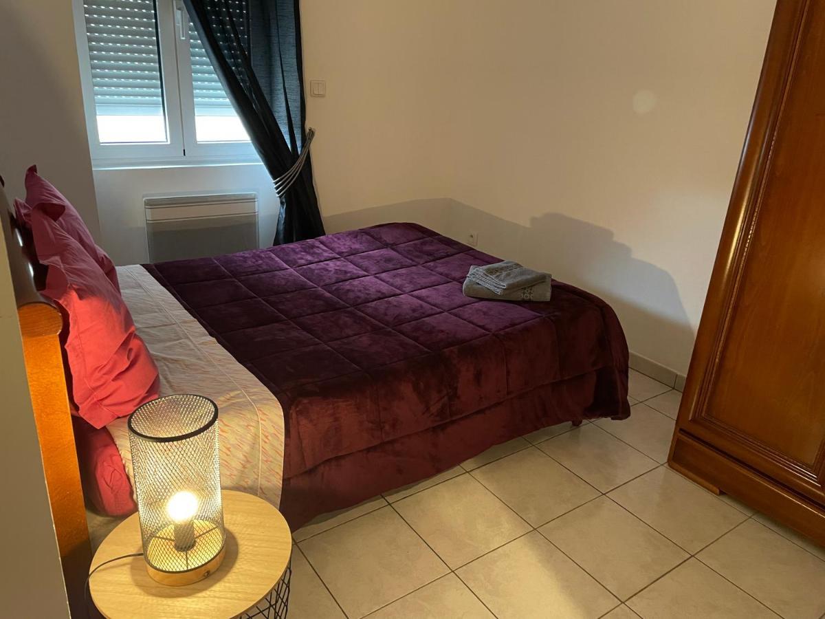 Chez Nous -Parking Gratuit Et Wifi A Vierzon Appartement Buitenkant foto
