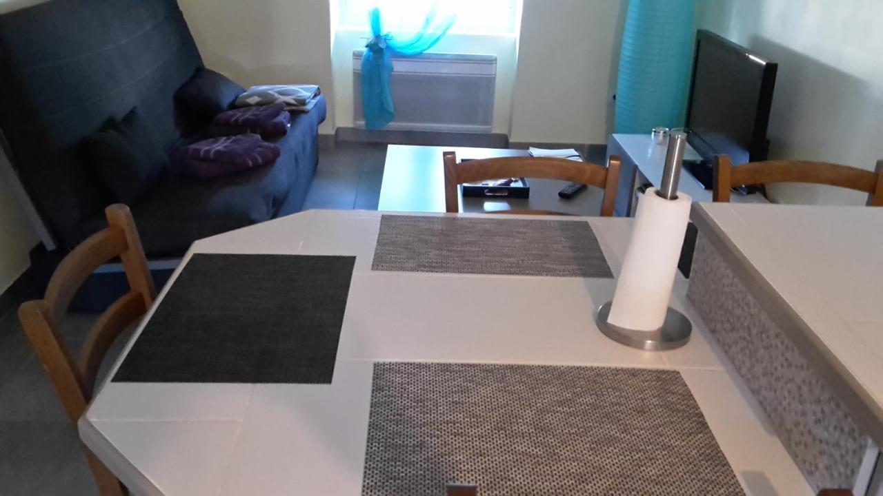 Chez Nous -Parking Gratuit Et Wifi A Vierzon Appartement Buitenkant foto