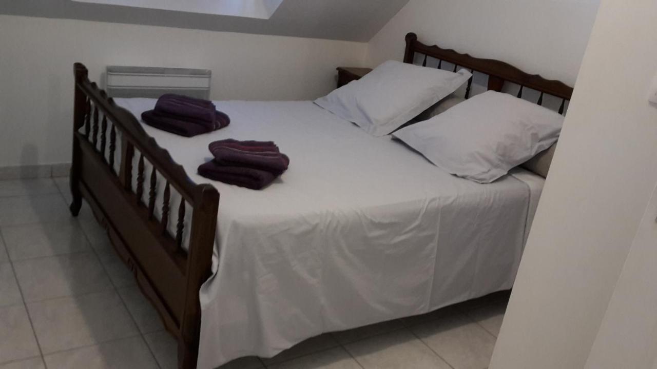 Chez Nous -Parking Gratuit Et Wifi A Vierzon Appartement Buitenkant foto