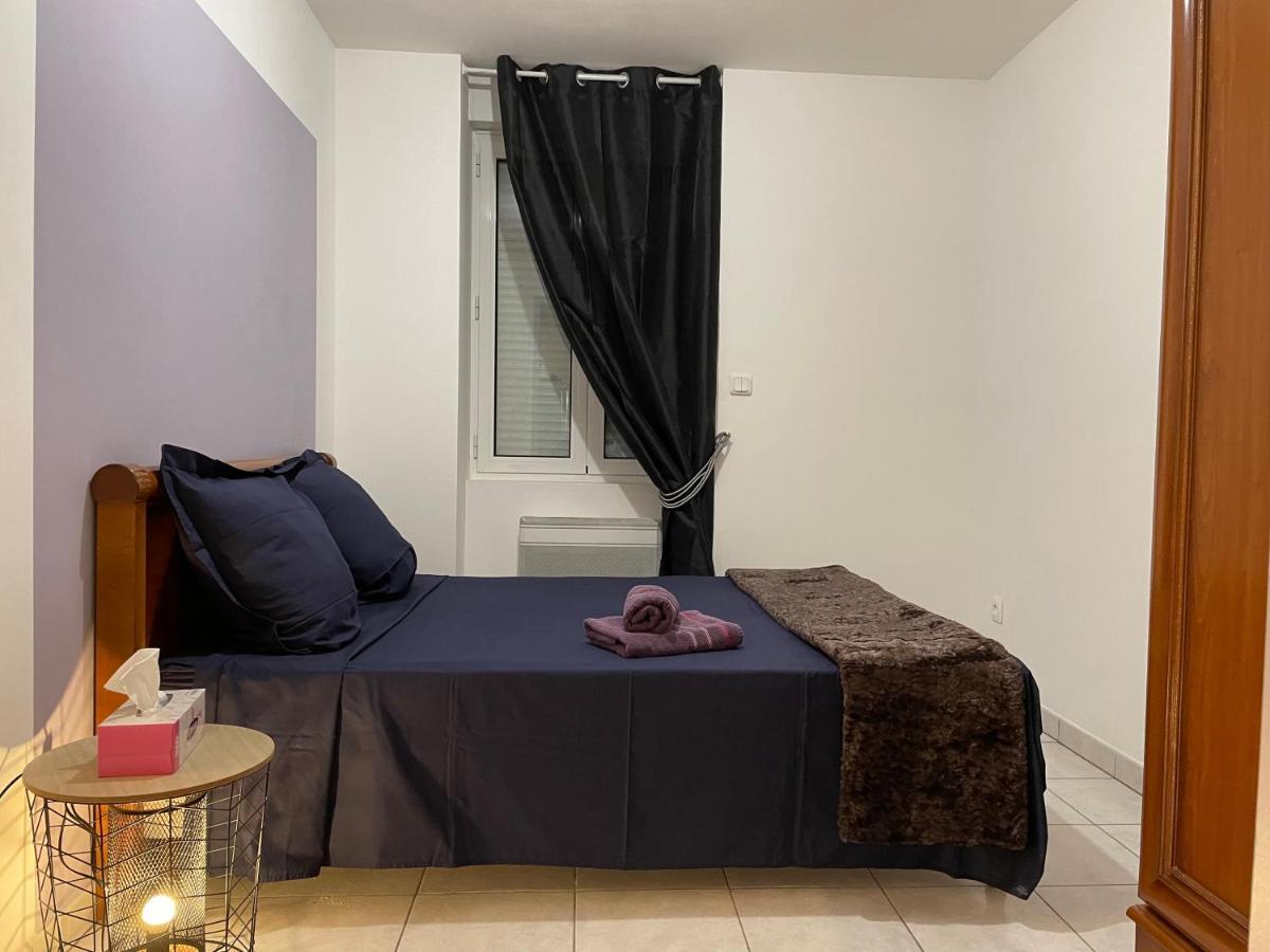 Chez Nous -Parking Gratuit Et Wifi A Vierzon Appartement Buitenkant foto