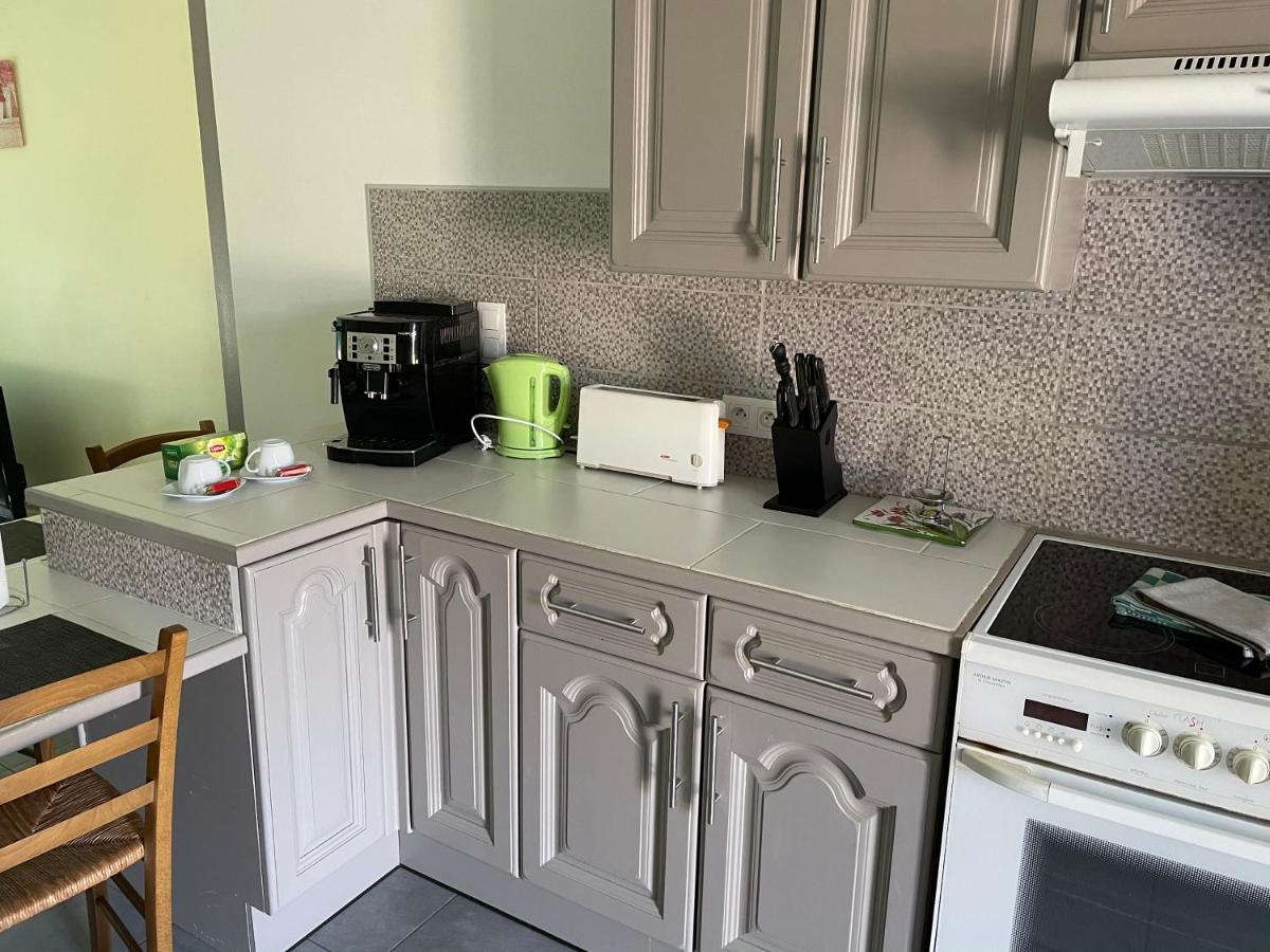 Chez Nous -Parking Gratuit Et Wifi A Vierzon Appartement Buitenkant foto