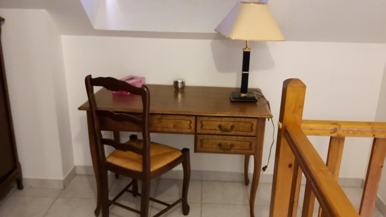 Chez Nous -Parking Gratuit Et Wifi A Vierzon Appartement Buitenkant foto