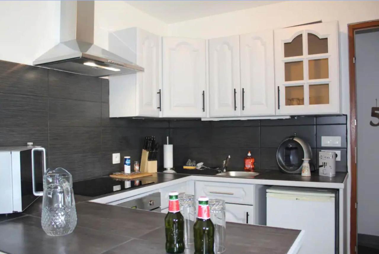 Chez Nous -Parking Gratuit Et Wifi A Vierzon Appartement Buitenkant foto