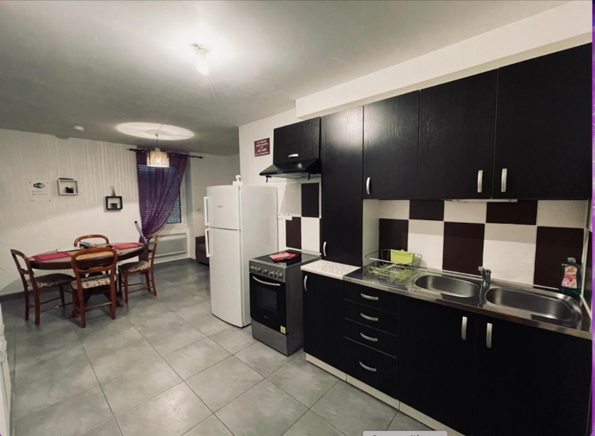 Chez Nous -Parking Gratuit Et Wifi A Vierzon Appartement Buitenkant foto