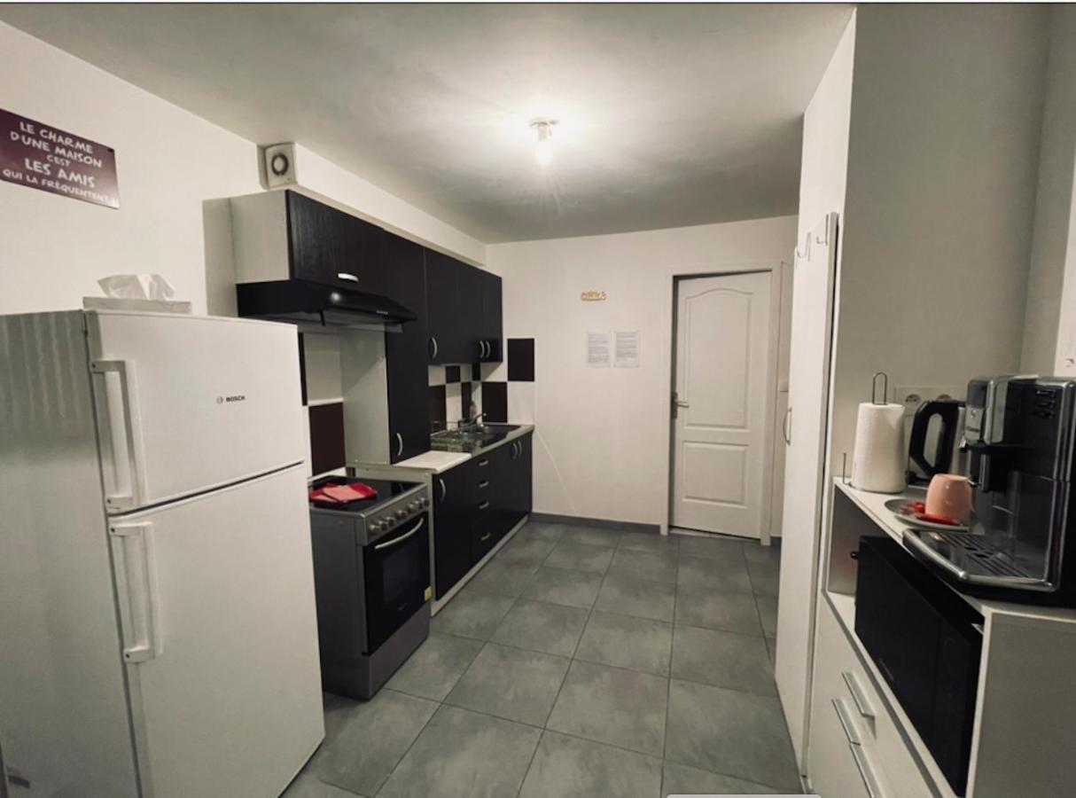 Chez Nous -Parking Gratuit Et Wifi A Vierzon Appartement Buitenkant foto
