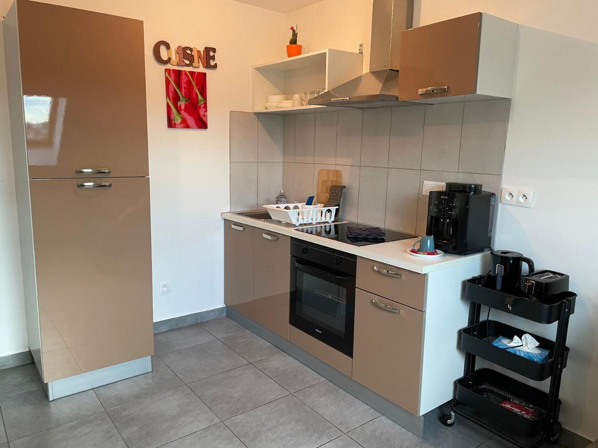 Chez Nous -Parking Gratuit Et Wifi A Vierzon Appartement Buitenkant foto