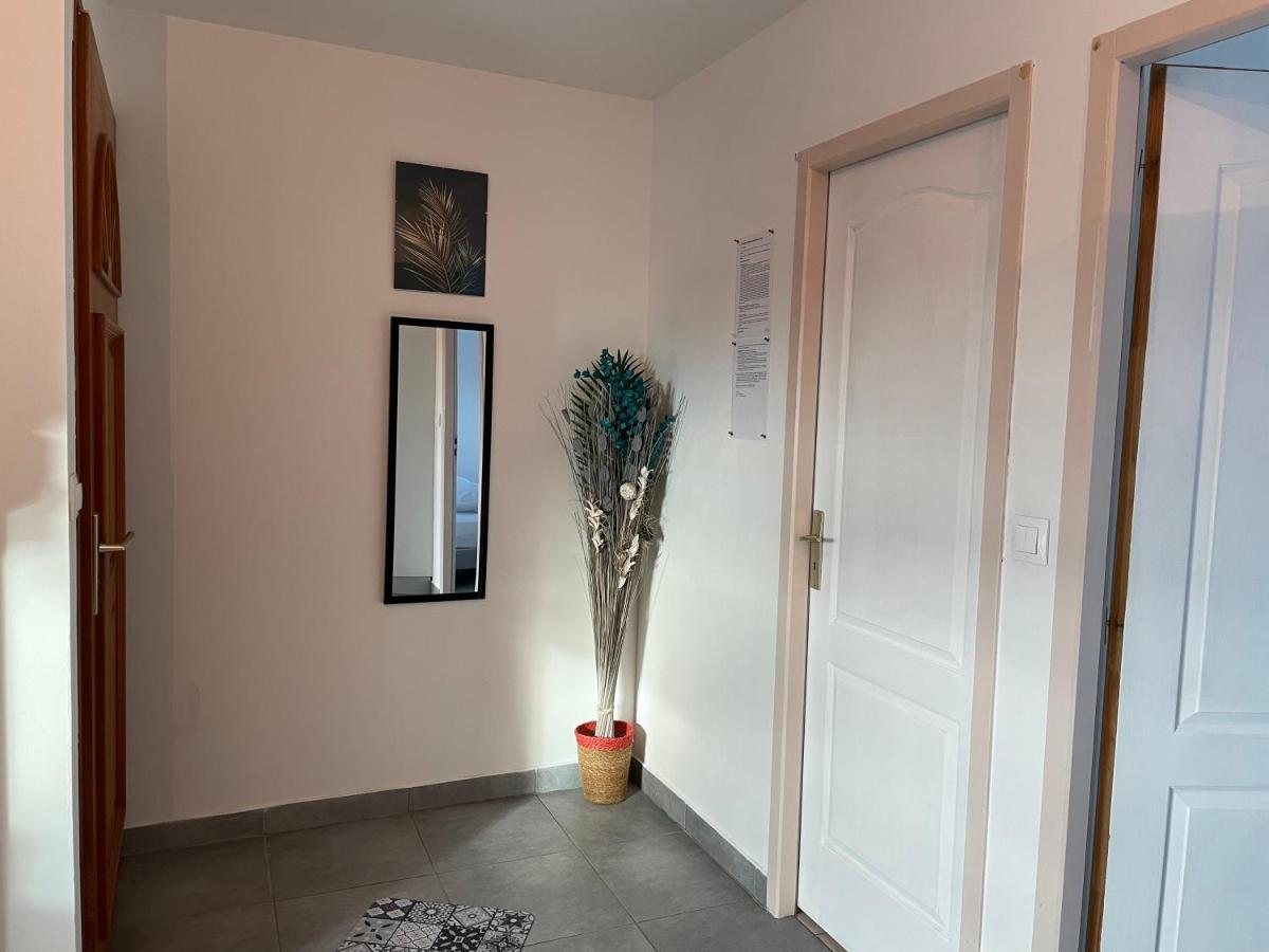 Chez Nous -Parking Gratuit Et Wifi A Vierzon Appartement Buitenkant foto